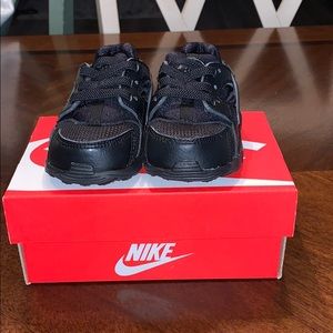 Nike black huarache run 3C